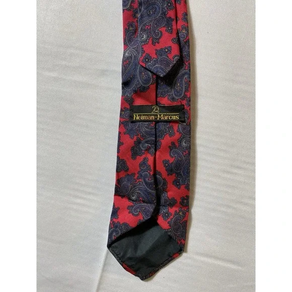 Neiman Marcus 100%‎ Silk Paisley Red Tie HAND MADE 53 - Picture 3 of 5